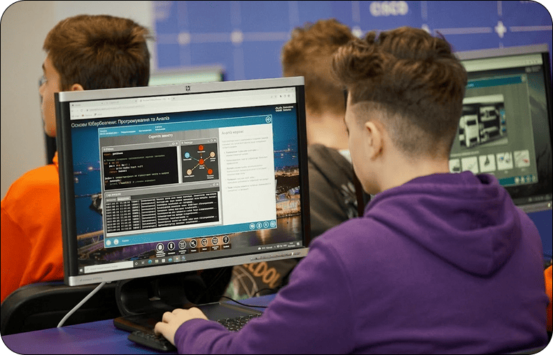 Praxe na reálných projektech a úkolech
